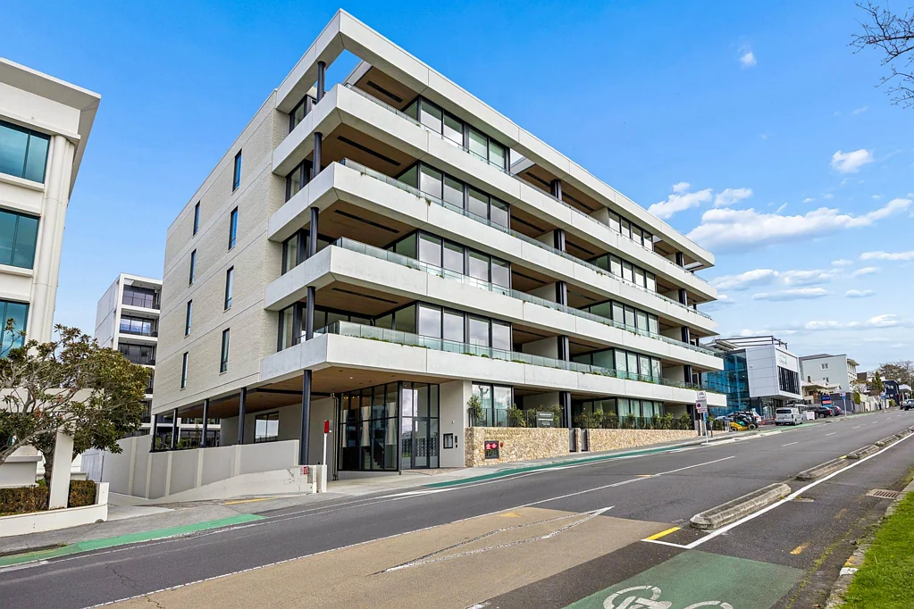 Sophisticated Two-Bedroom Residence  2 Bathro...