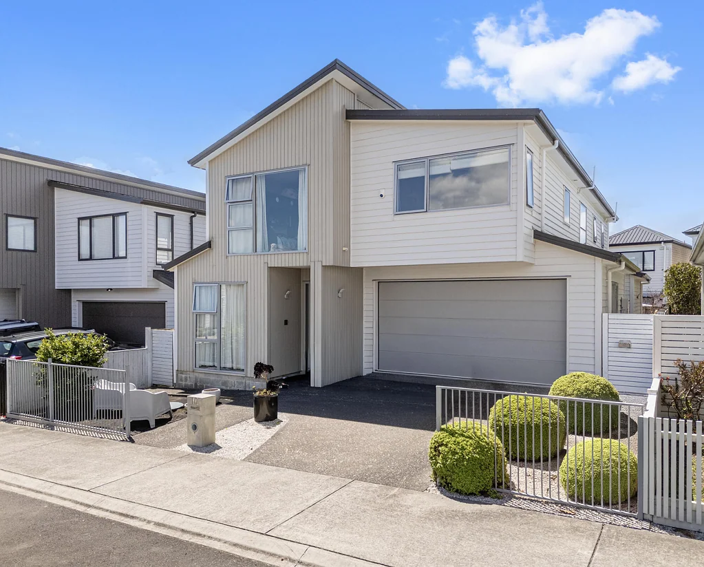 Hobsonville 5Phòng ngủ Spacious Five-Bedroom with Two Kitchens