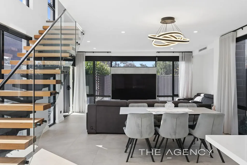Bassendean 3Zimmer A HOME BUILT WITH LOVE — AND WITH NO EXPENSE SPARED!