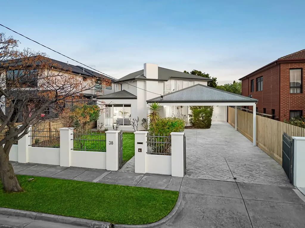 Bentleigh 5ਬੈੱਡਰੂਮ Architecturally Designed Family Excellence in Prime Bentleigh Locale