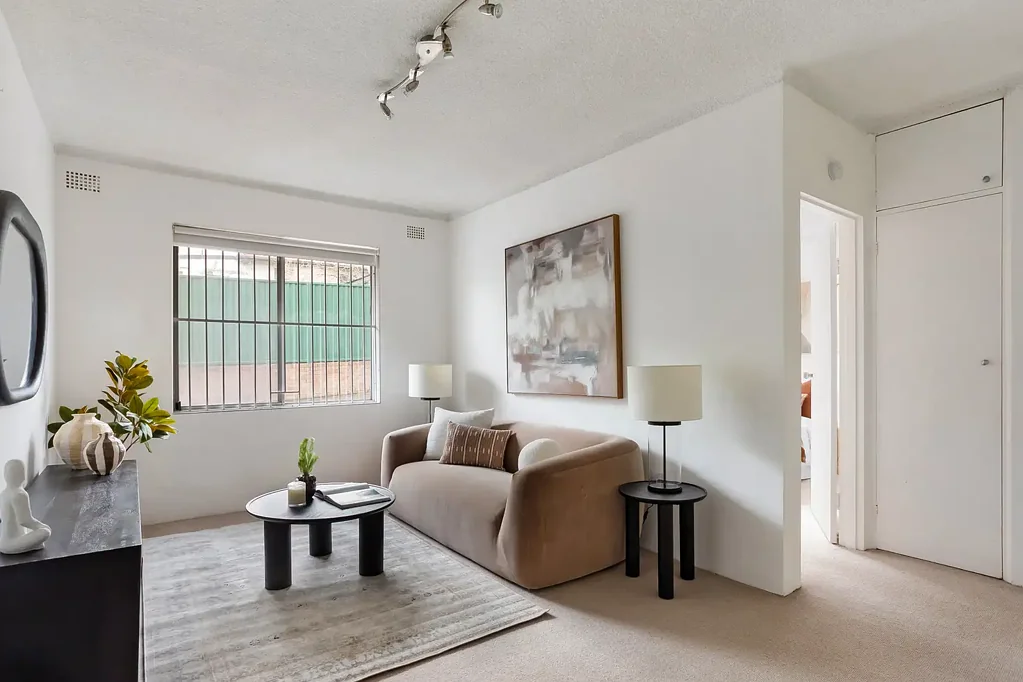 Marrickville 1침실 Ground-floor apartment in convenient setting