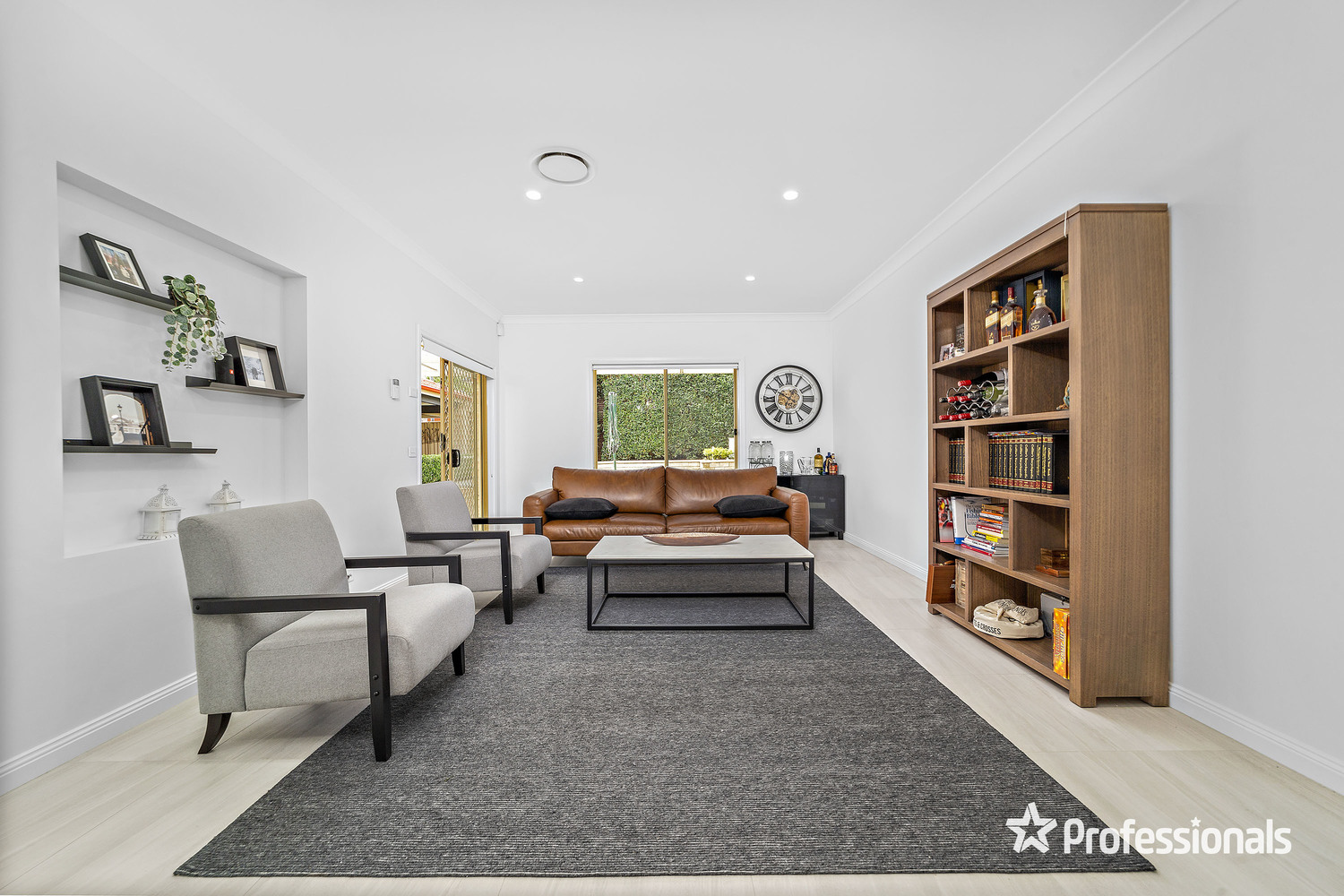 37 VICTOR AV, PICNIC POINT NSW 2213, 0 rūma, 0 rūma horoi, House