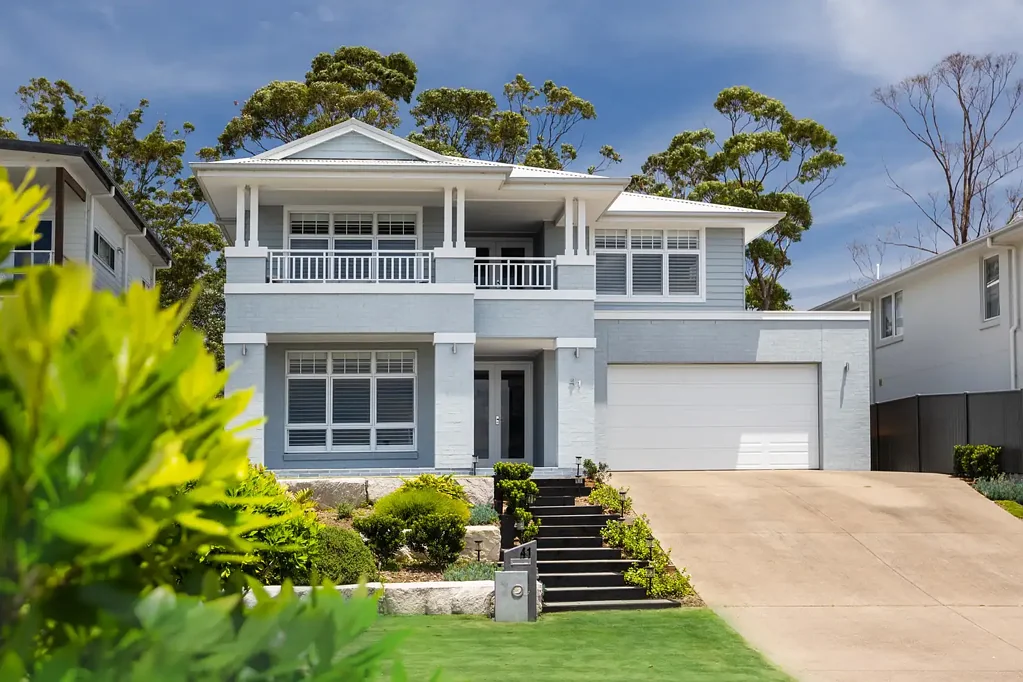 Mollymook 5ห้องนอน Soaring ceilings and multiple living spaces