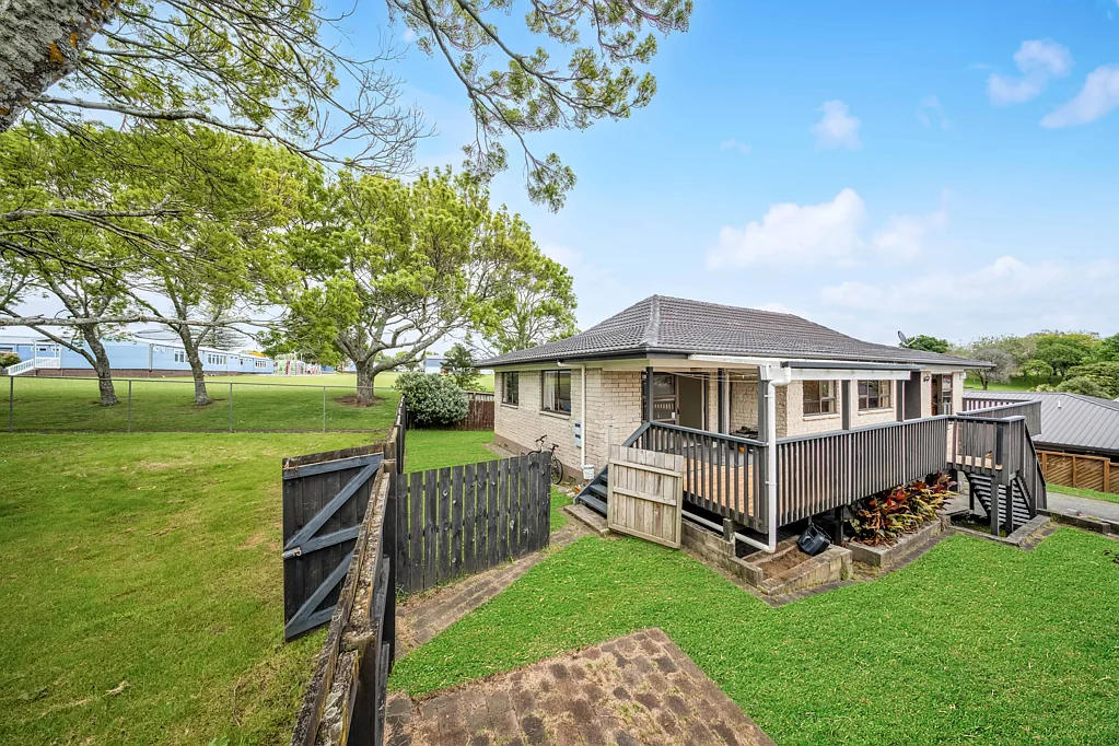 1/27 Rapallo Place, Farm Cove, Manukau City, Auckland