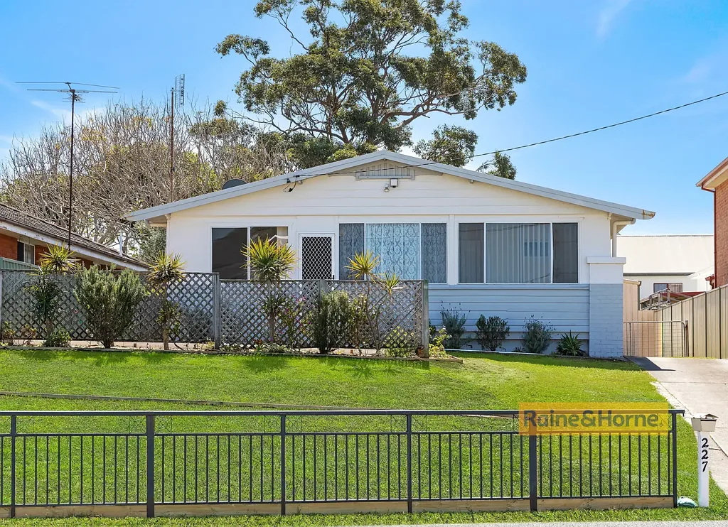 LOVELY HOME IN GREAT LOCATION!!