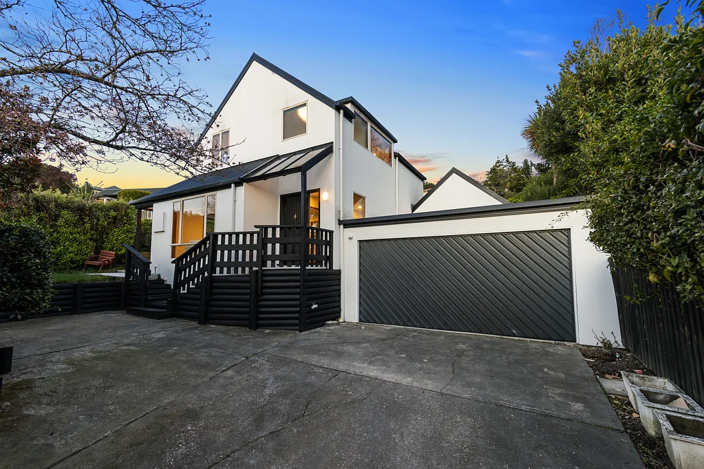 Huntsbury 3ਬੈੱਡਰੂਮ Easy Living in a Prime Location - Must Be Sold!