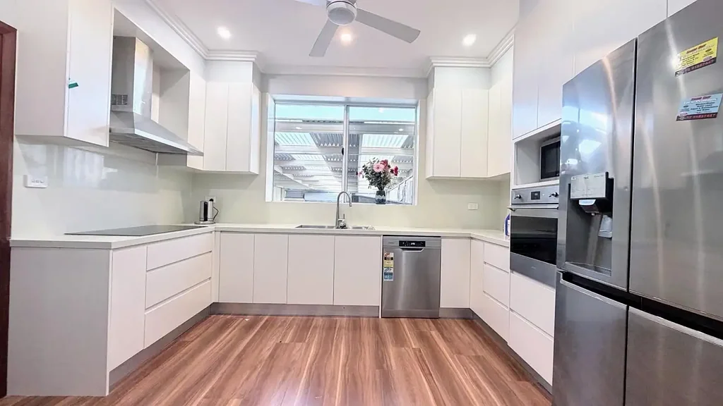 FULLY FURNISHED 3 BEDROOM UNIT