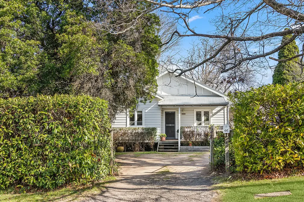 Moss Vale 3房  Charming Cottage with Self-Contained Studio on a Spacious 2000sqm Block