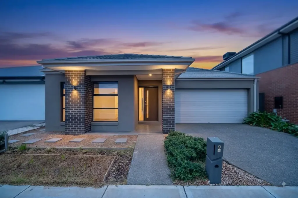 Wyndham Vale 3 Bedroom Charming Three-Bedroom Family Home in a Prime Wyndham Vale Location