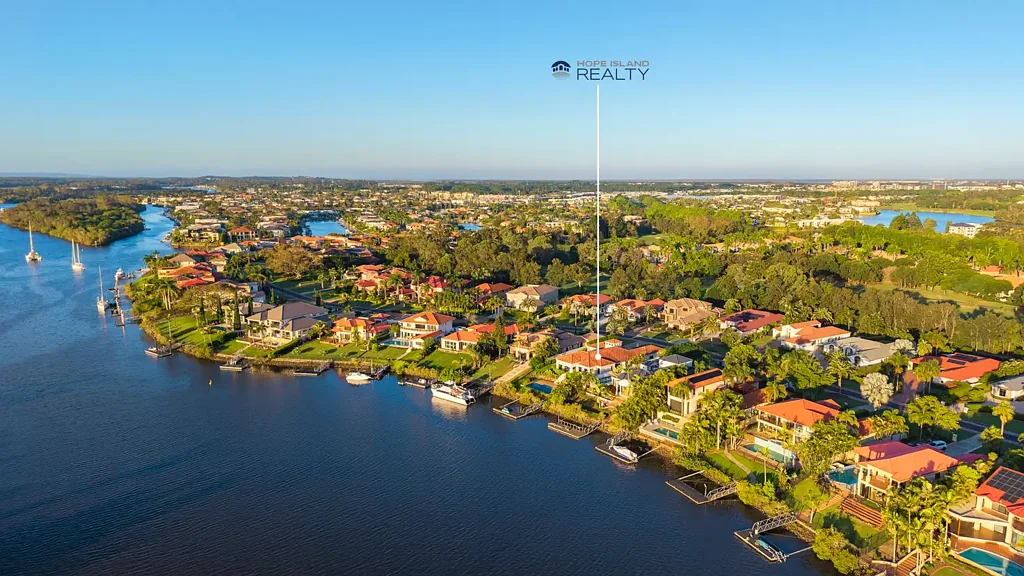Hope Island 4غرفة نوم Prestigious Waterfront Sanctuary with Panoramic River & Hinterland Views