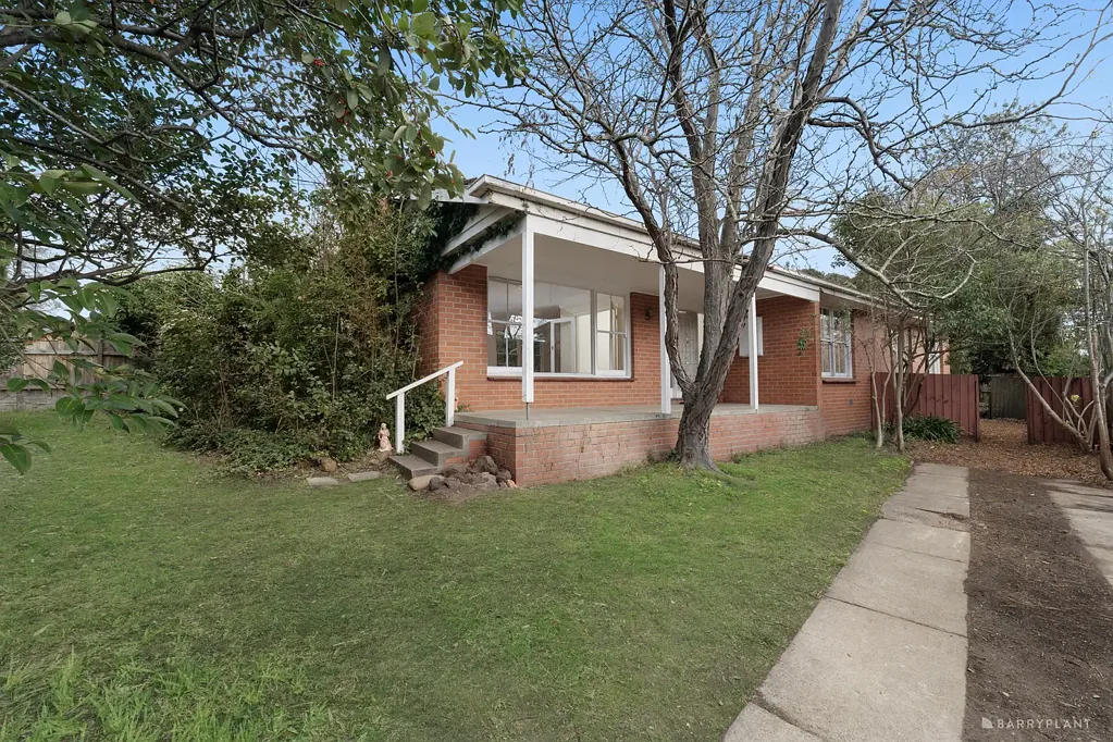 Templestowe Lower 3房 Templestowe Lower抢手地段 654sqm宽大地块 宽敞临街面 现代单层设计 步行公园 购物便利 优越交通连接 未来潜力无限 Invest, Renovate Or Rebuild With Endless Potential (STCA)