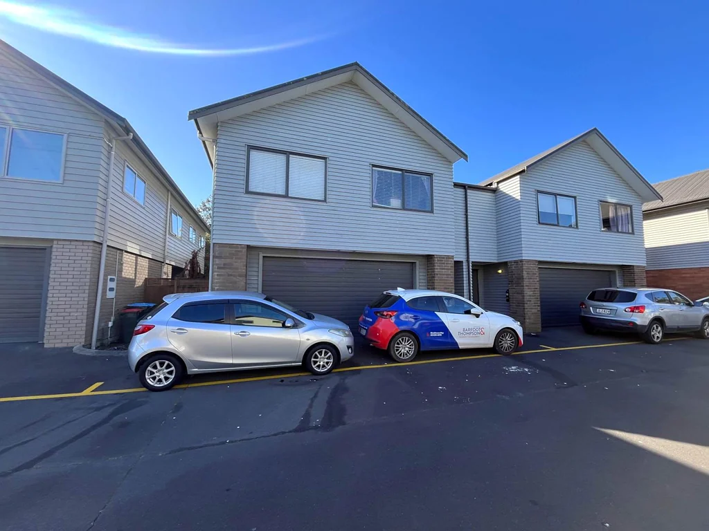 Sunny & Spacious 4-Bedroom Home with Outdoor E...