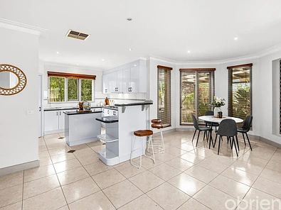 Kusina - 2 River Park Court, Werribee, VIC 3030