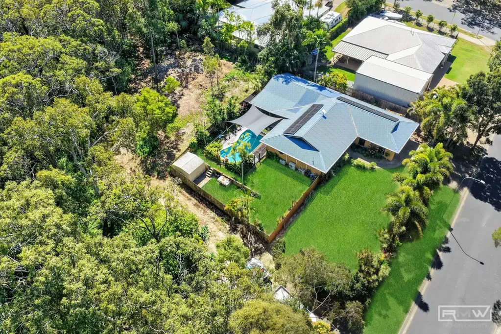 Yeppoon 4 Slaapkamer Private Family Living with a Tropical Poolside Escape