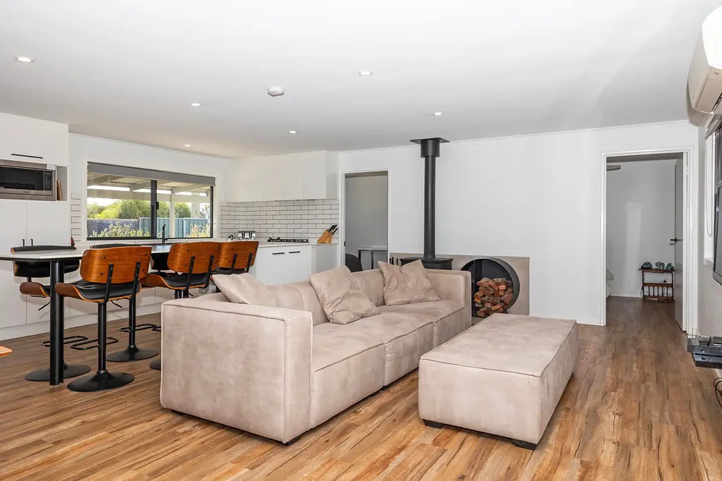 Leeman 4房  Coastal Comfort Meets Modern Convenience - Walk to the Beach!