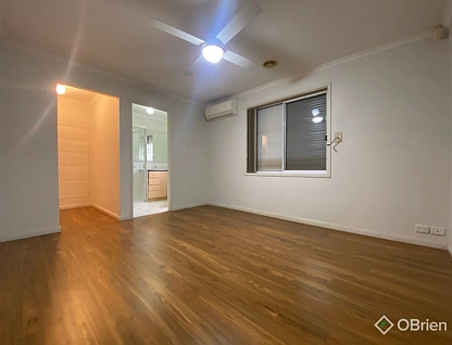 12 Hessing Green, Caroline Springs, Western Melbourne, 3房, 2浴, House