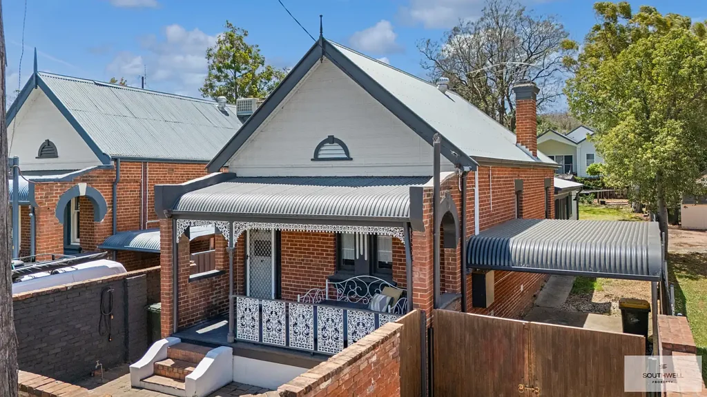 East Tamworth 2 Bedroom Privacy and Period Charm Positioned Moments from Peel Street