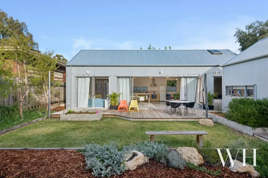 White Gum Valley 3कमरा Minimalist Design, Maximum Presence: Bonus Self-Contained Studio