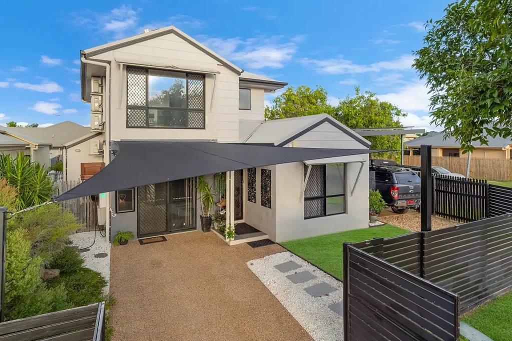 Kirwan 5Zimmer Spacious Double-Storey Living with Pool, Shed & Room for the Whole Family