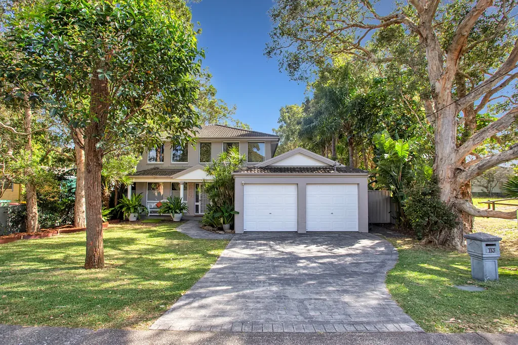 Hawks Nest 5બેડરૂમ Live the Holiday Lifestyle Every Day in Prime Hawks Nest Location