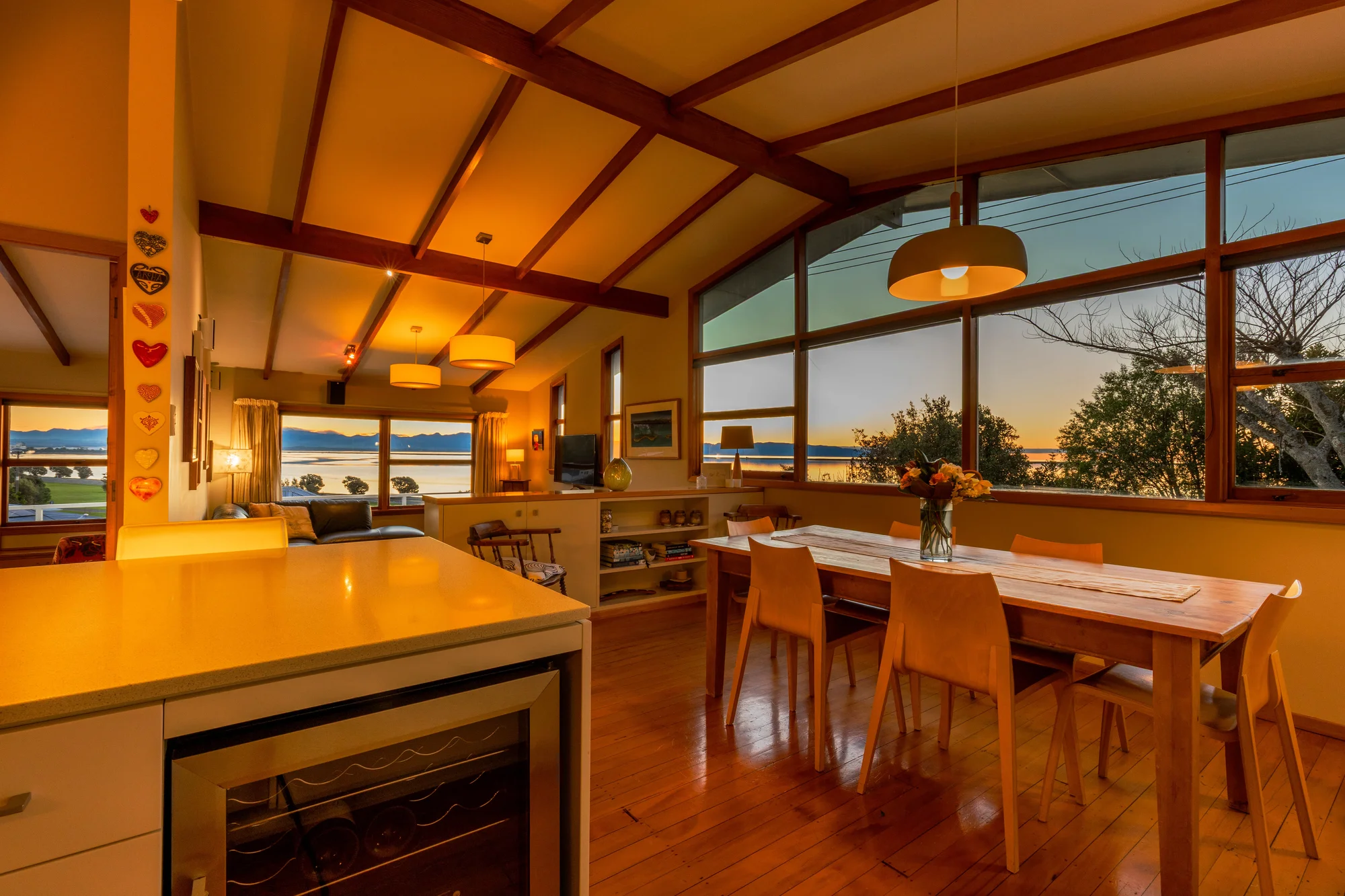 Atawhai 4ห้องนอน Timeless style with sun-soaked sea views