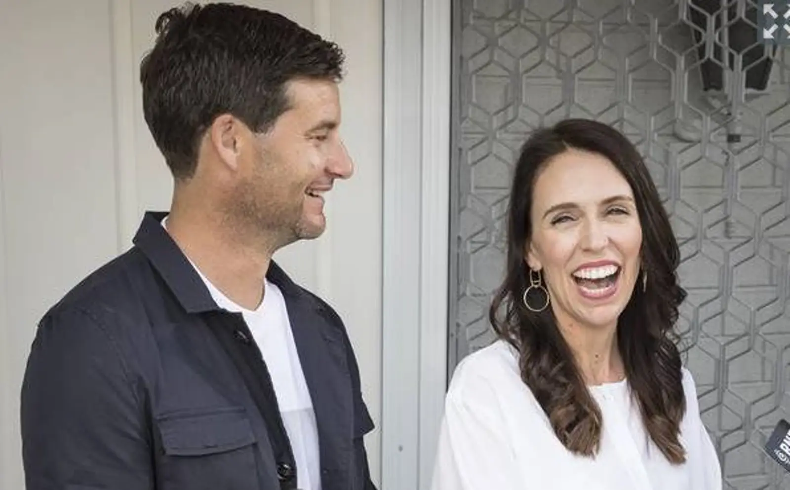 “怀孕是背叛选民”,总理Jacinda Arden的回应略显尴尬