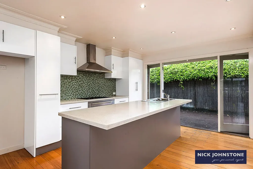 Bright & Spacious Hampton Living