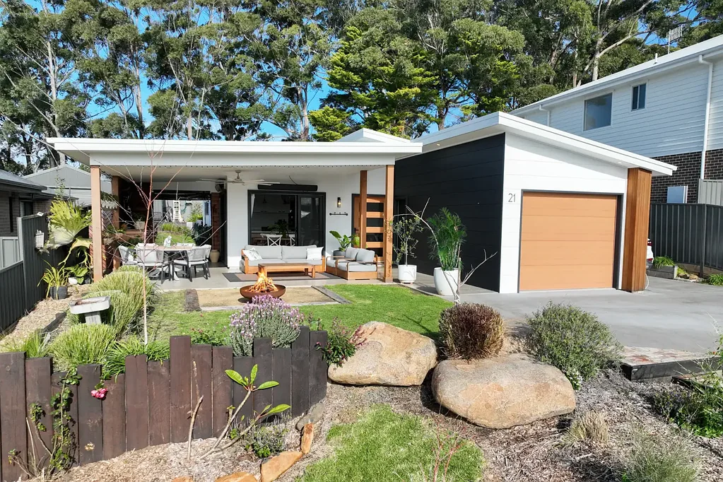 Mollymook 3房  Architectural Coastal Living with Ocean Views & Effortless Entertaining