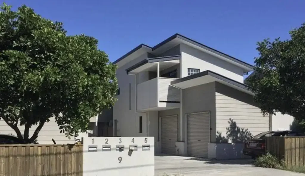 Modern Family Townhouse in a Prime Rocklea Location