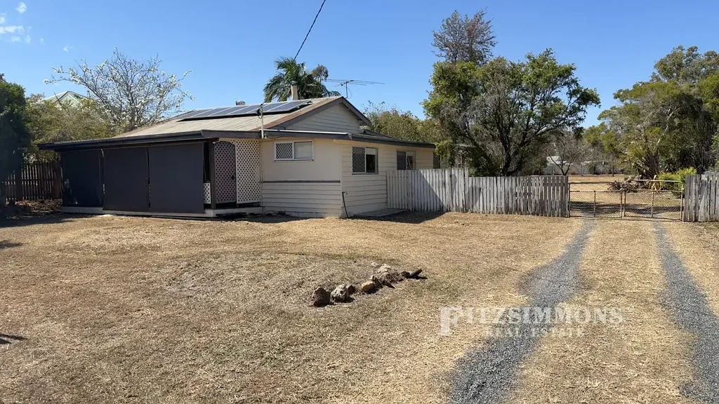 Jandowae 3બેડરૂમ LARGE HOME ON A GENEROUS 2,552M² ALLOTMENT