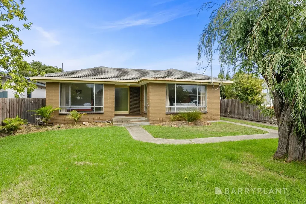3 Bedroom. 2 living, 2 Bathroom & Double Garage