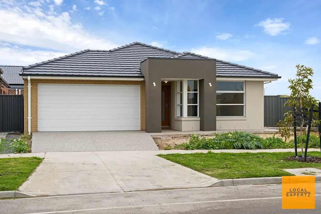 SPECTACULAR NEAR-NEW FAMILY HOME!