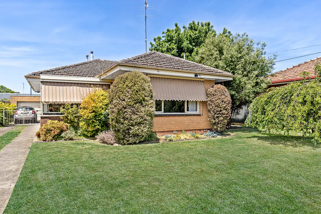 16 Browns Parade, Wendouree, VIC 3355