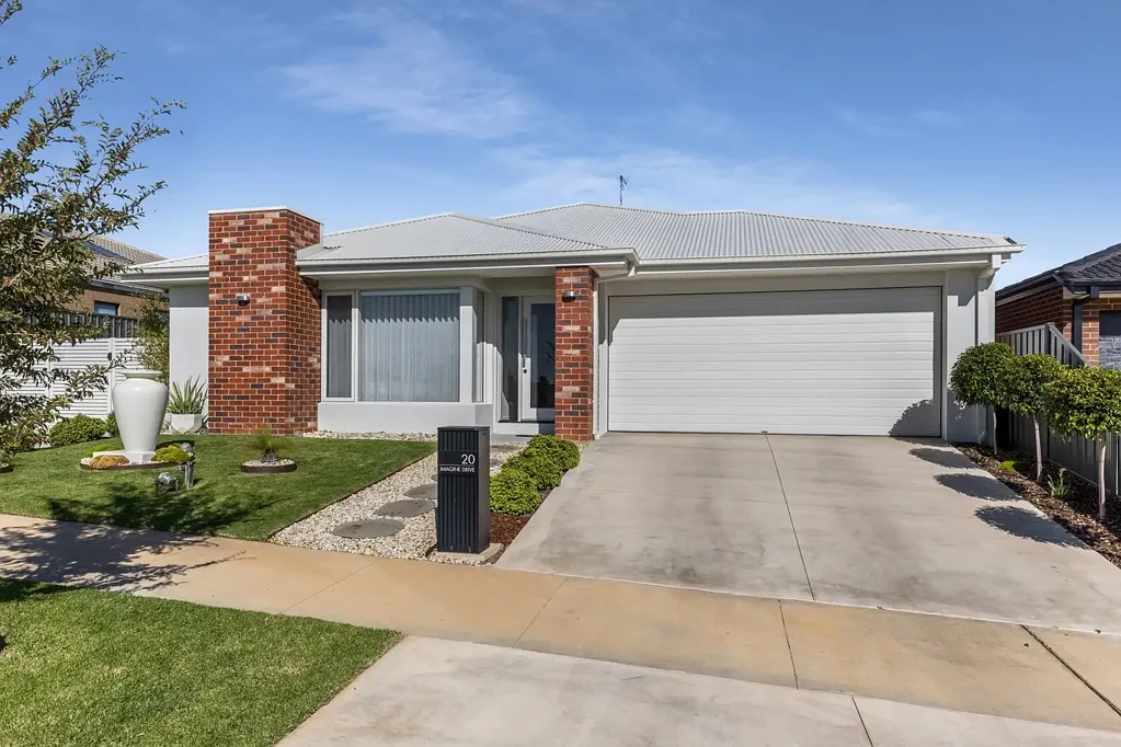 Strathfieldsaye 4ห้องนอน Immaculate, as-new family home in thriving Strathfieldsaye