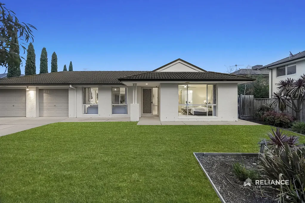 Point Cook 4Zimmer Prime Sanctuary Lakes Living on 740sqm (Approx.)