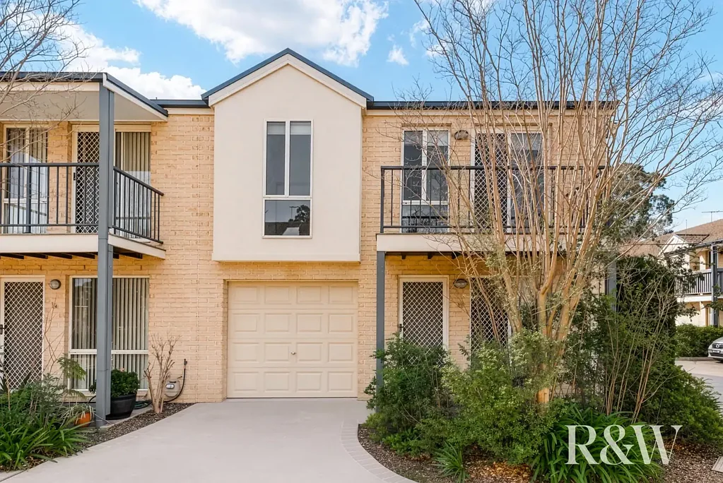 Plumpton 4 Bedroom 4 Bedroom Townhouse (Walk to Plumpton Shopping Centre & Schools)
