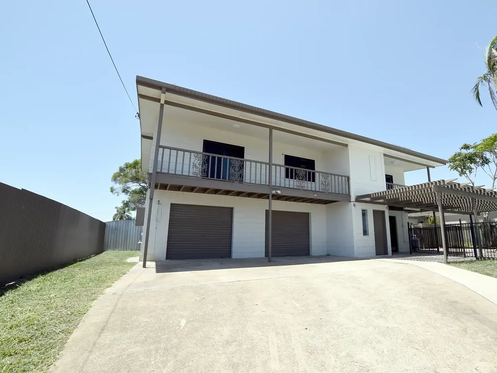 PERFECT FOR LARGE FAMILIES OR DUAL LIVING - MASSIVE 5-BEDROOM HOME!