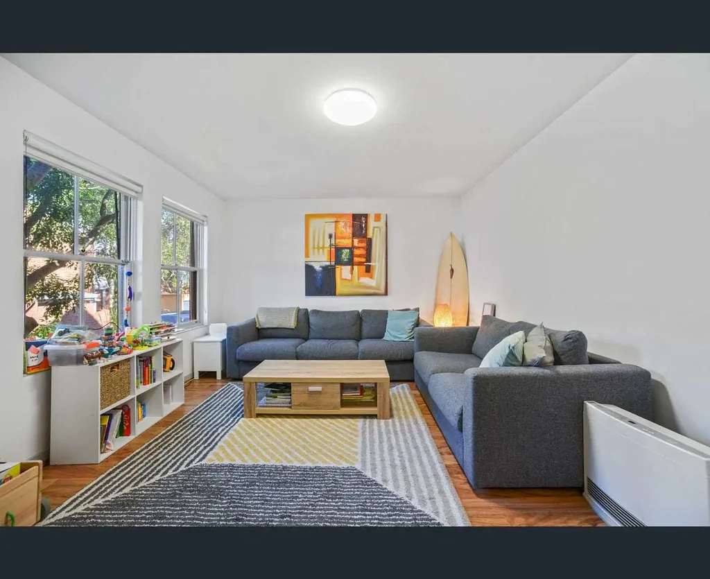Three Bedroom Split Level Townhouse In A Great Location