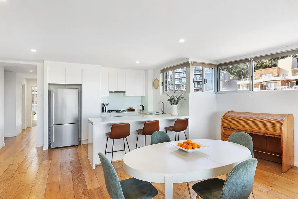 Gosford 3 Bedroom Luxury living with captivating Brisbane water views