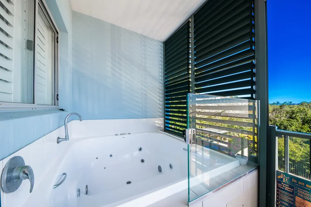 Cannonvale 2 Bedroom Reduced to Sell! Immaculate Unit at Competitive Price