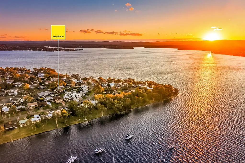 Summerland Point 4Moenga Private Modern Family Home With Lake Views!