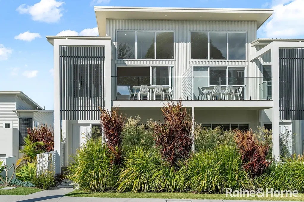 Ulladulla 3房  Architecturally Designed Coastal Townhouse