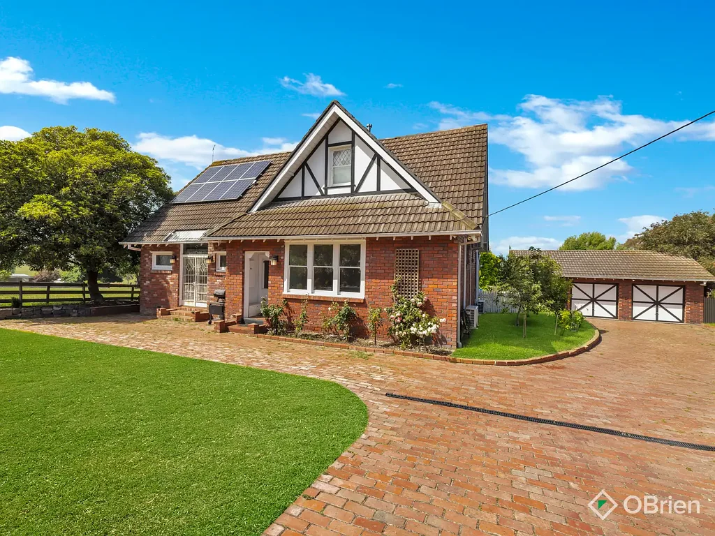 STUNNING 4 BEDROOM HOME IN GARFIELD ON JUST OVER ¼ ACRE