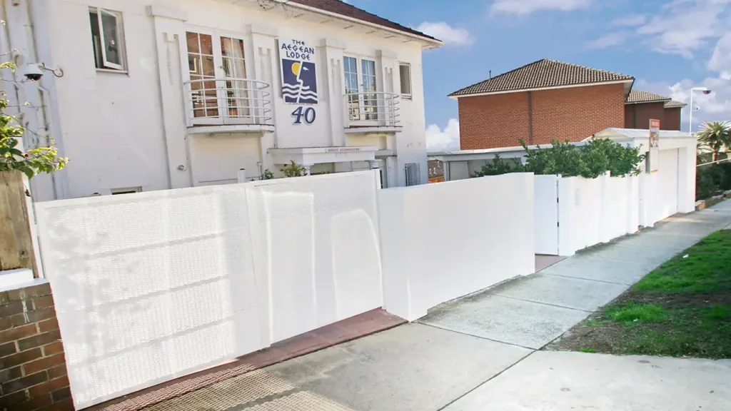 Coogee 20 Bedroom Zoned Business  Commercial ; Largest & Oldest Hostel , Coogee , Randwick Blue chip  Area  Currently A  99 Bed & About 40 Rooms  close to  CITY , POWH