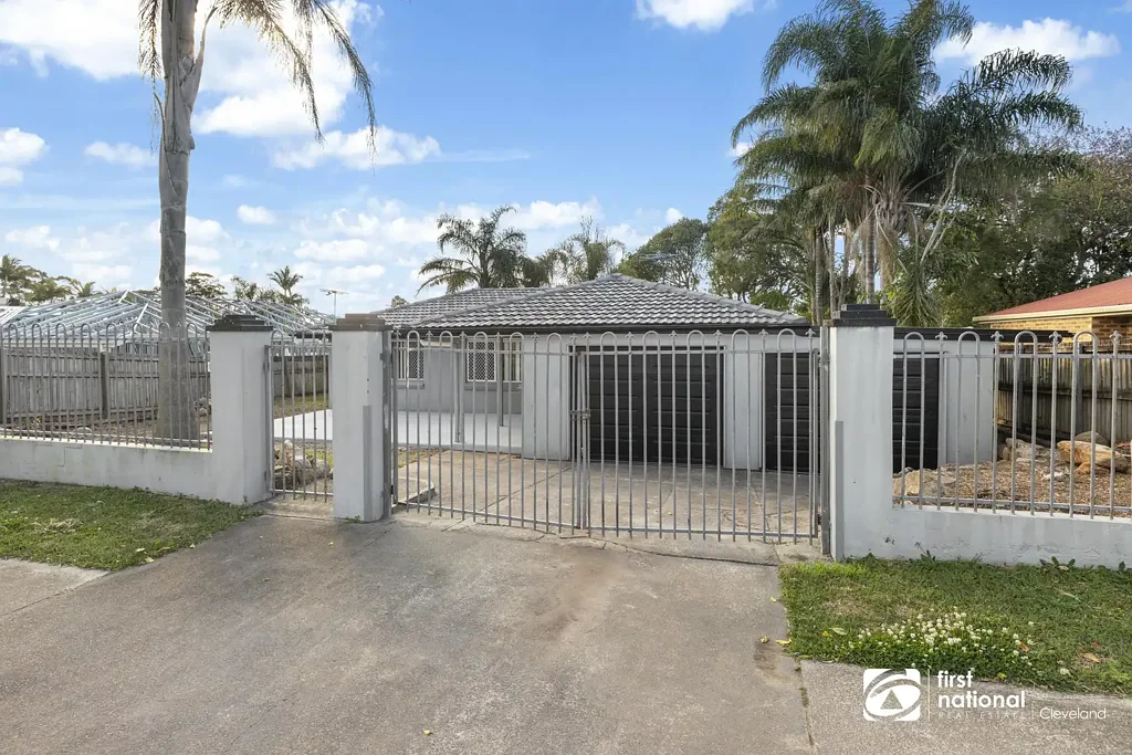 SPACIOUS LOWSET FAMILY HOME  - MOVE IN NOW!