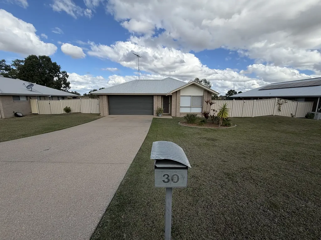 Moura 4chambre Spacious Family Living with a Peaceful Rural Outlook