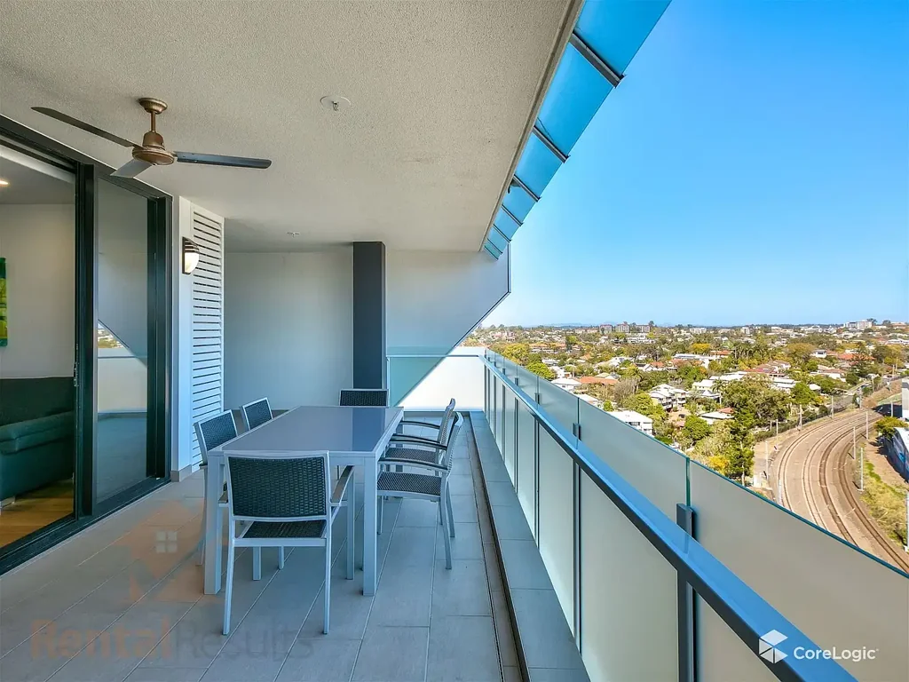EASY LIVING IN CENTRAL TOOWONG