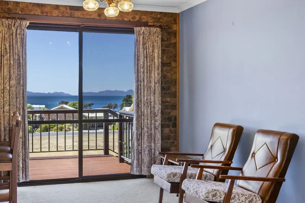 Swansea 4 Bedroom Solid home with views