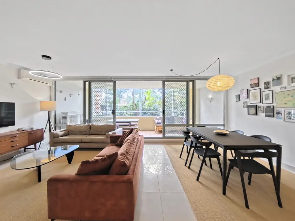Furnished, 3-Bedroom Apartment in Moore Park Gardens