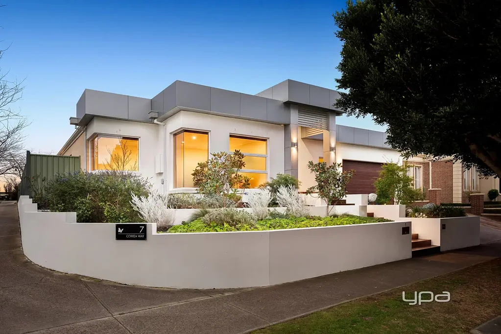 Caroline Springs 4房 奢华、宽敞与生活方式的宣言 A Statement of Luxury, Space & Lifestyle